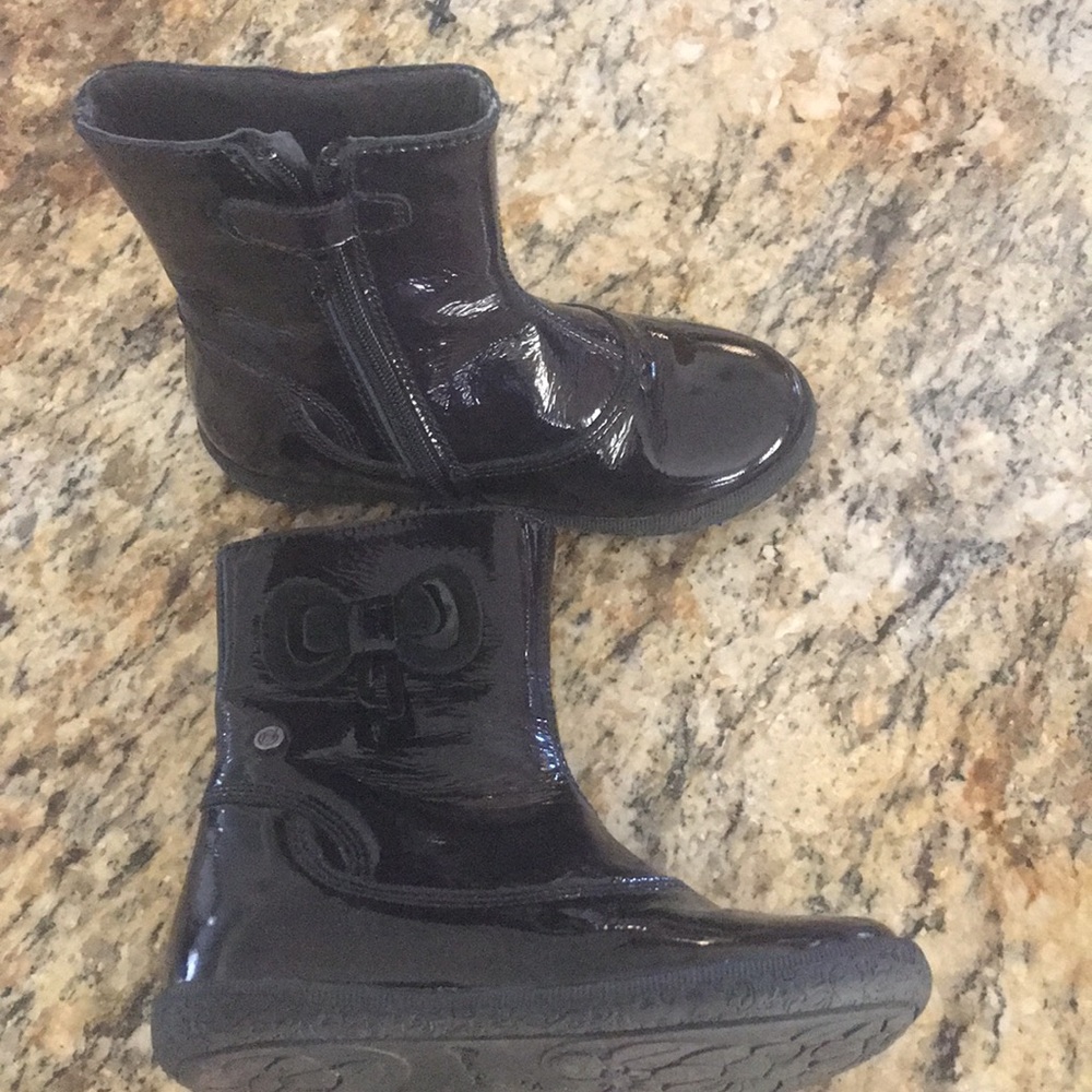Girls Naturino Black Patent Boot size 25